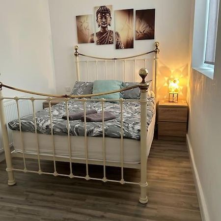 Bali Bliss Garden Flat With Parking Apartment Enfield Bagian luar foto
